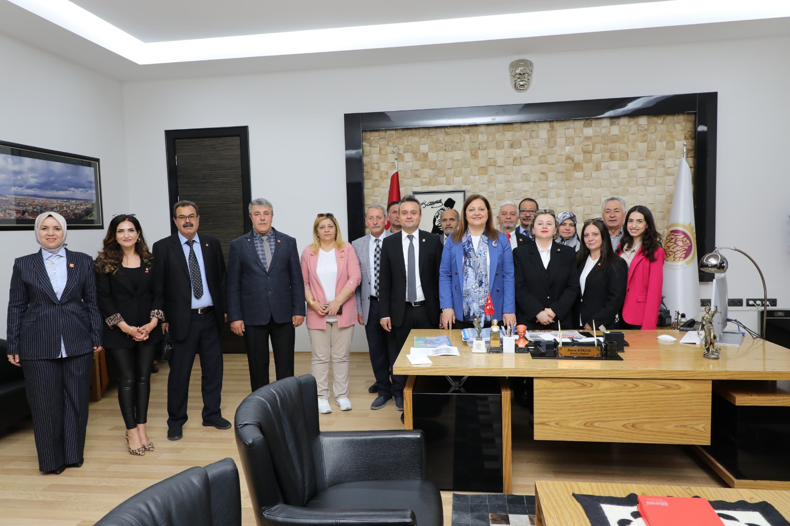 Belediye Başkanı Burcu Köksal’ı ziyaret eden CHP Afyonkarahisar İl Başkanı