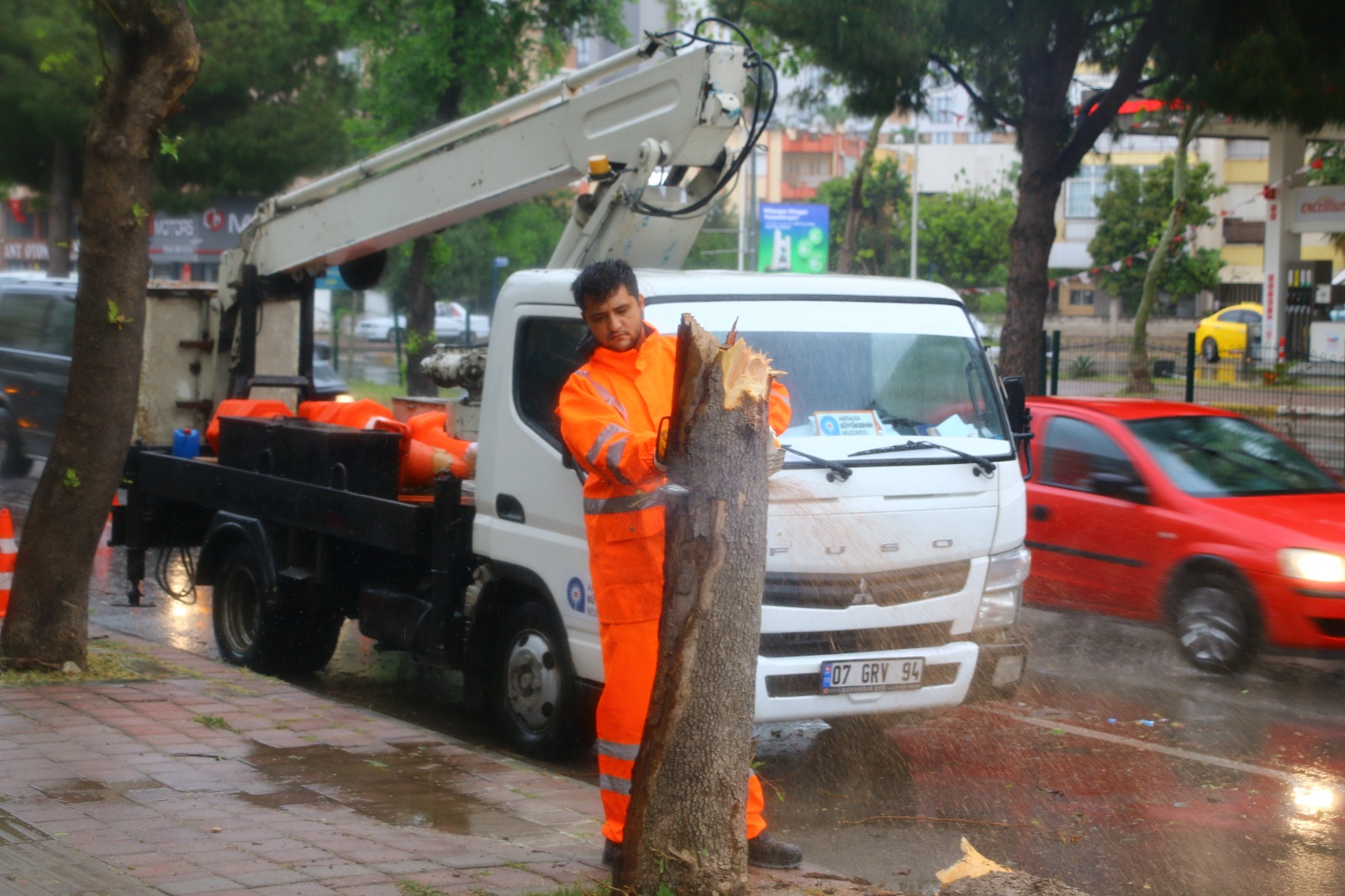 Meteoroloji Bölge Müdürlüğü’nün kuvvetli yağış ve fırtına uyarısıyla birlikte teyakkuza