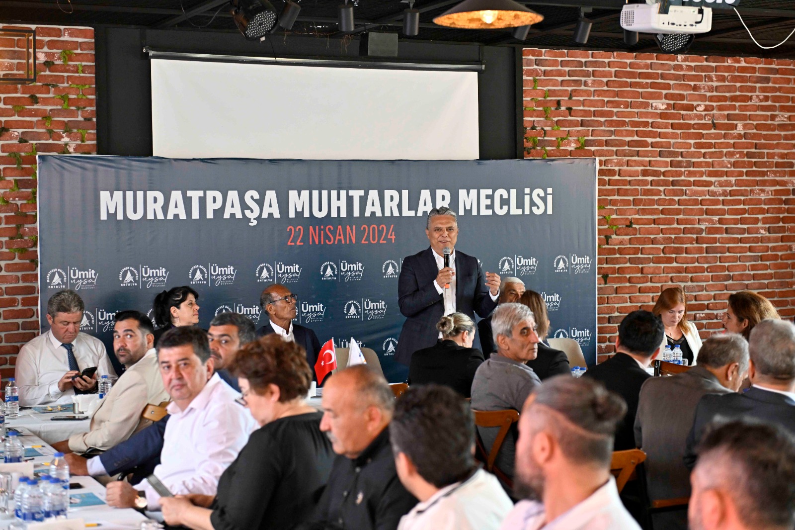 Antalya’da 55 mahallesi bulunan Muratpaşa’da yeni dönemin ilk Muhtarlar Meclisi,