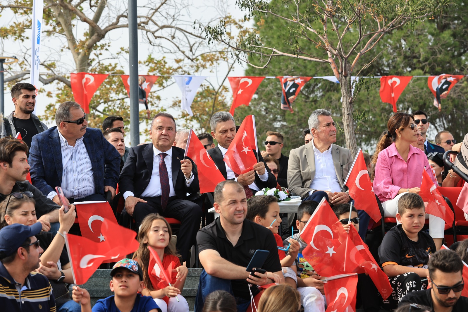 Türk Hava Kuvvetleri’ne bağlı akrobasi timi ‘Türk Yıldızları’, Antalya Büyükşehir