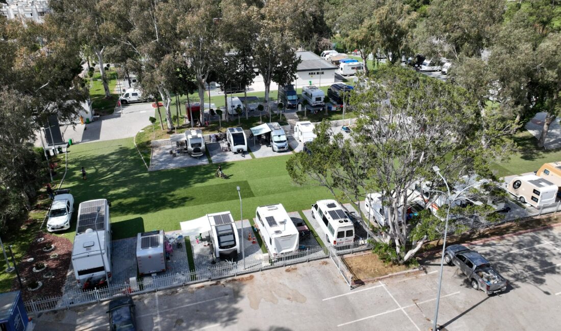     Antalya Büyükşehir Belediyesi’nin Konyaaltı’nda hizmete açtığı Karavan Park’ta