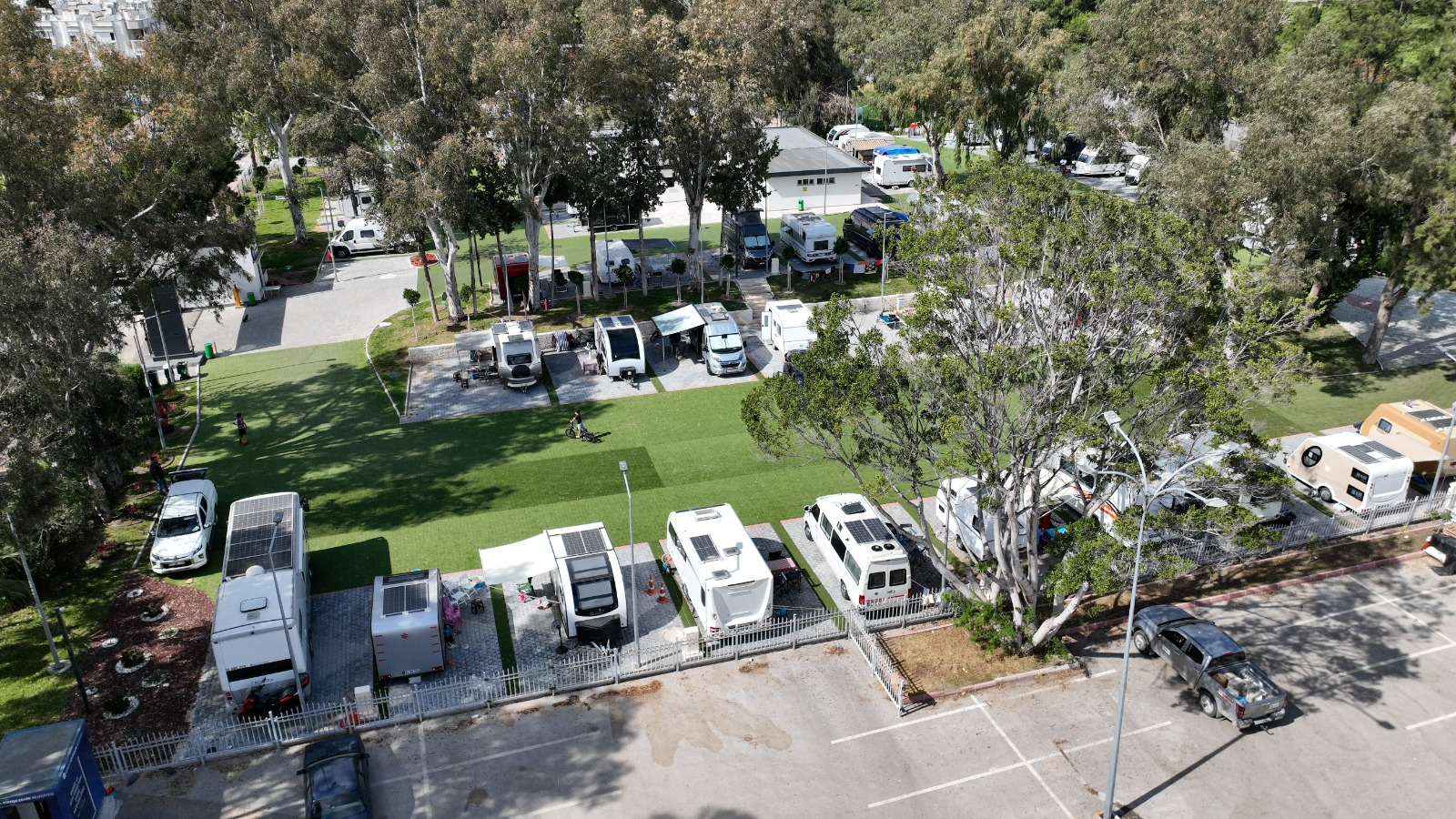     Antalya Büyükşehir Belediyesi’nin Konyaaltı’nda hizmete açtığı Karavan Park’ta