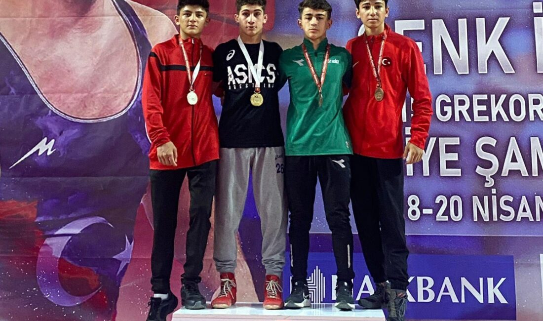 Kepez Belediyesi Spor Kulübü Güreş Takımı sporcusu Osman Ege Özdemir,