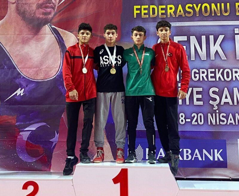 Kepez Belediyesi Spor Kulübü Güreş Takımı sporcusu Osman Ege Özdemir,