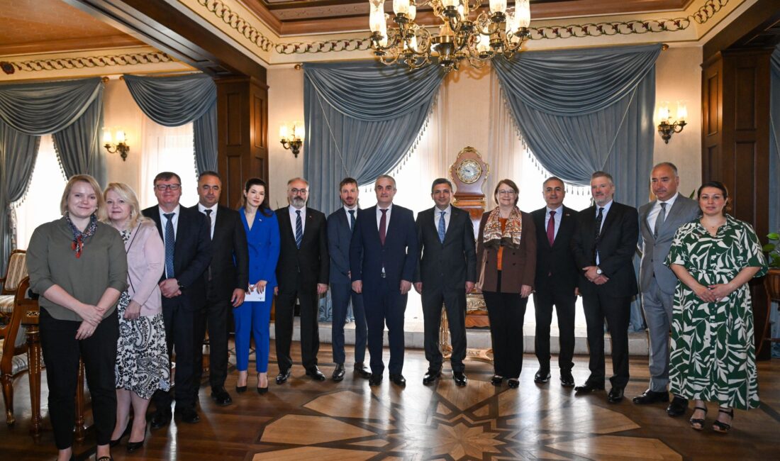 Antalya Valisi Hulusi Şahin, Finlandiya Büyükelçisi Pirkko Mirjami Hamalainen, Danimarka
