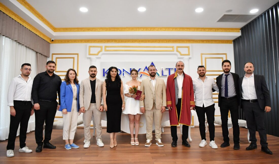 Antalya Konyaaltı Belediye Başkanı Cem Kotan, göreve gelmesinin ardından ilk
