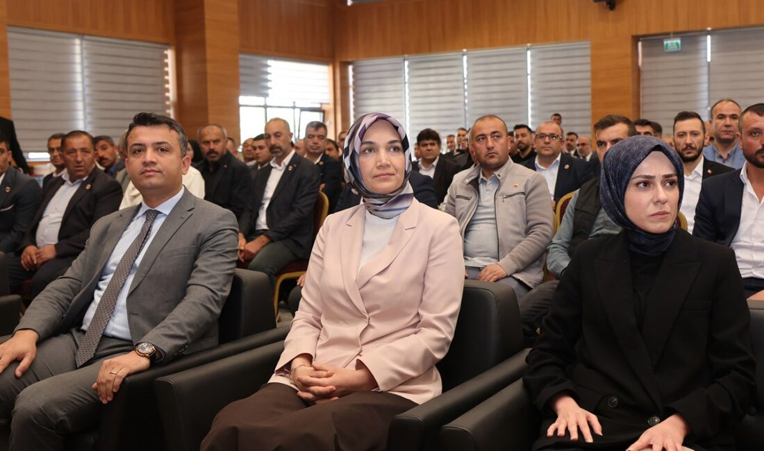 Vatandaşımızla devletimiz arasında köprüsünüz Afyonkarahisar’daki muhtarlarla bir araya gelen Vali