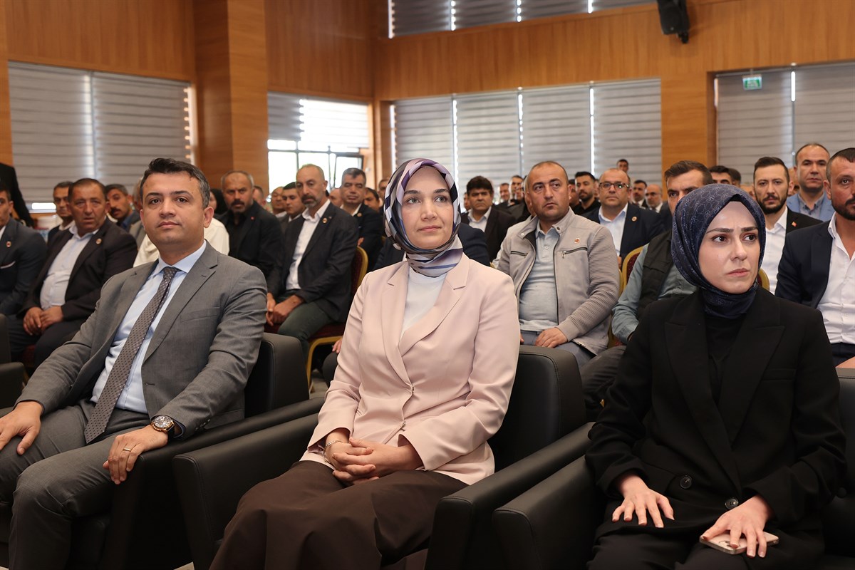 Vatandaşımızla devletimiz arasında köprüsünüz Afyonkarahisar’daki muhtarlarla bir araya gelen Vali