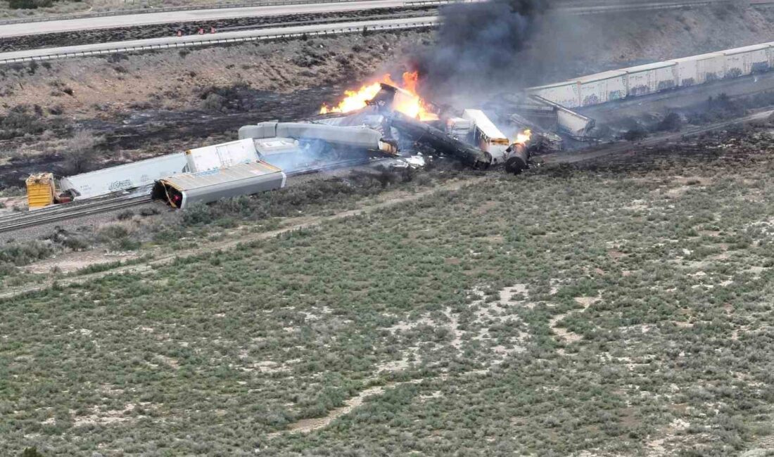 ABD’nin Arizona eyaletinde benzin ve propan taşıyan bir yük treni