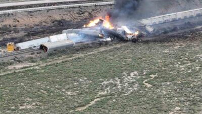 ABD’nin Arizona eyaletinde benzin ve propan taşıyan bir yük treni