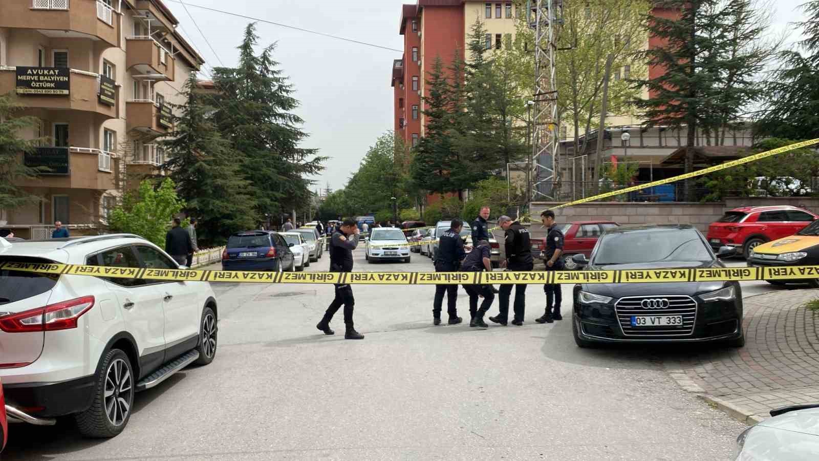 Afyonkarahisar’da adliye önünde 2 grup arasında yaşanan bıçaklı ve silahlı