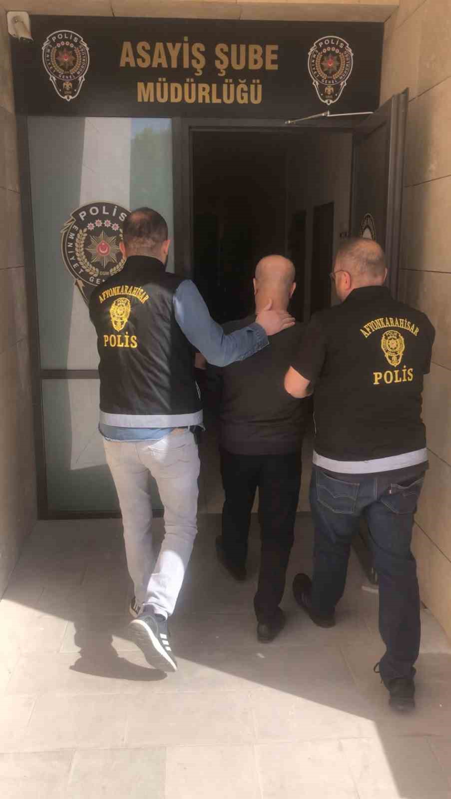 Afyonkarahisar’da görülen bir dava sonrası adliye çıkışında yaşanan kavgada 3