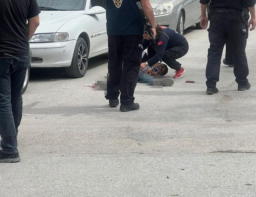 Afyonkarahisar’da bir dava sonrası adliye çıkışında yaşanan bıçaklı ve silahlı