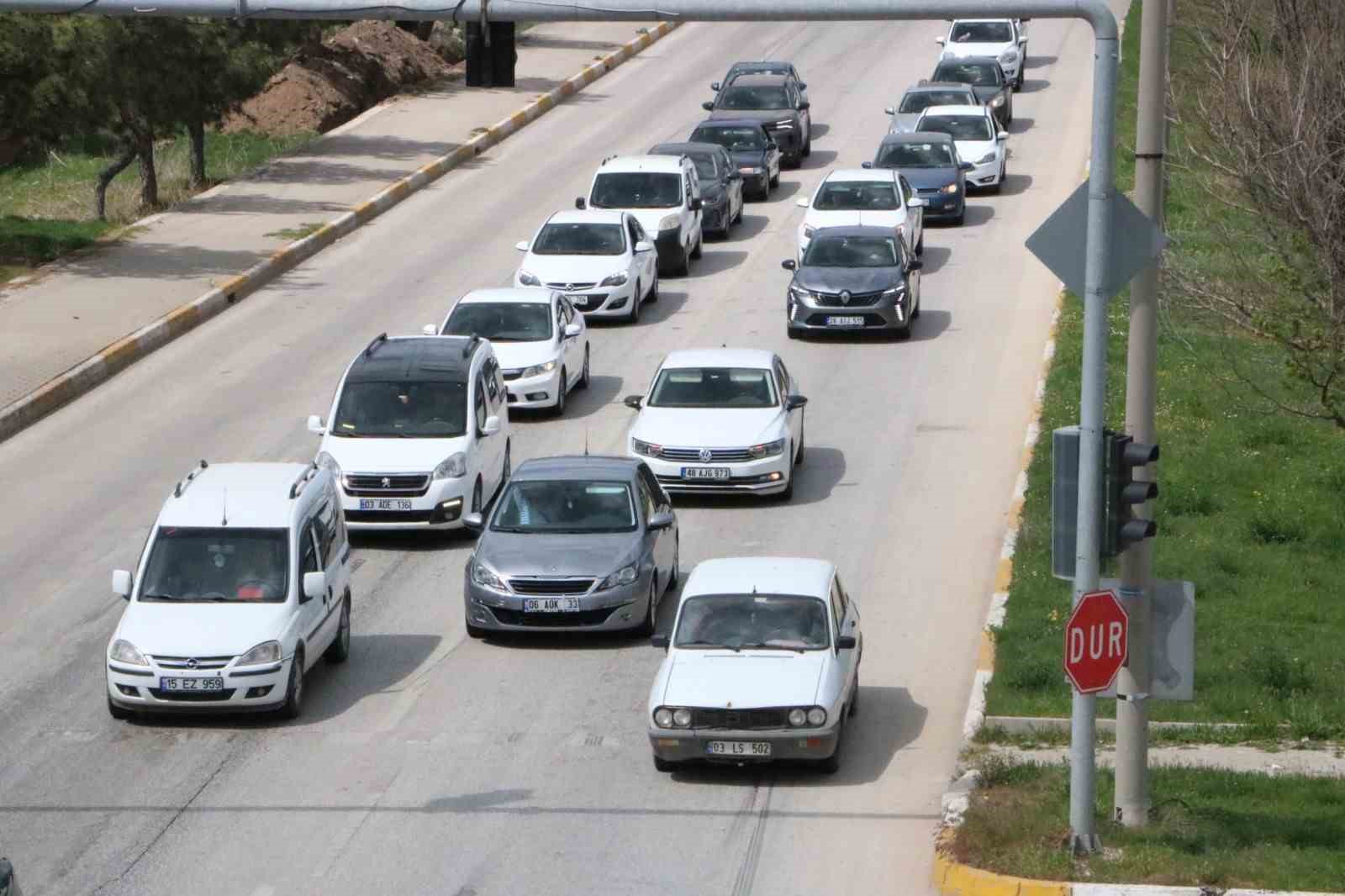 Türkiye’nin kavşak kentlerinden birisi konumunda olan Afyonkarahisar’da 9 günlük bayram