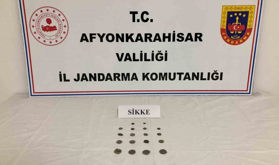 Afyonkarahisar İl Jandarma Komutanlığı ekipleri, elinde tarihi eser obje olduğunu