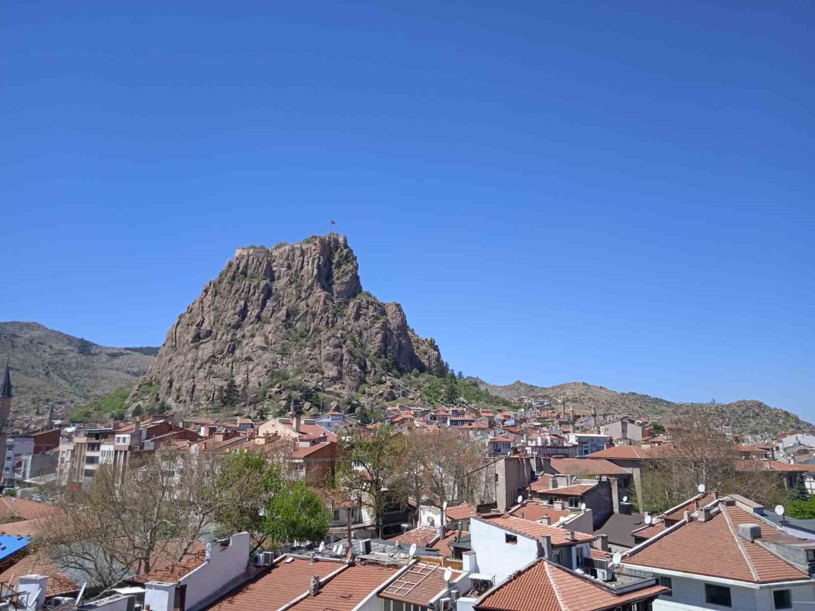 Yapılan son meteorolojik değerlendirmelere göre Afyonkarahisar’da bu hafta sıcaklıkların 18-24