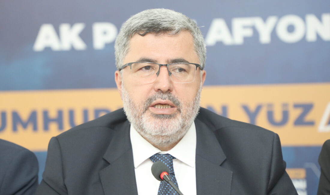 AK Parti teşkilatı tarafından Ramazan Bayramı dolayısıyla düzenlenen bayramlaşma programında