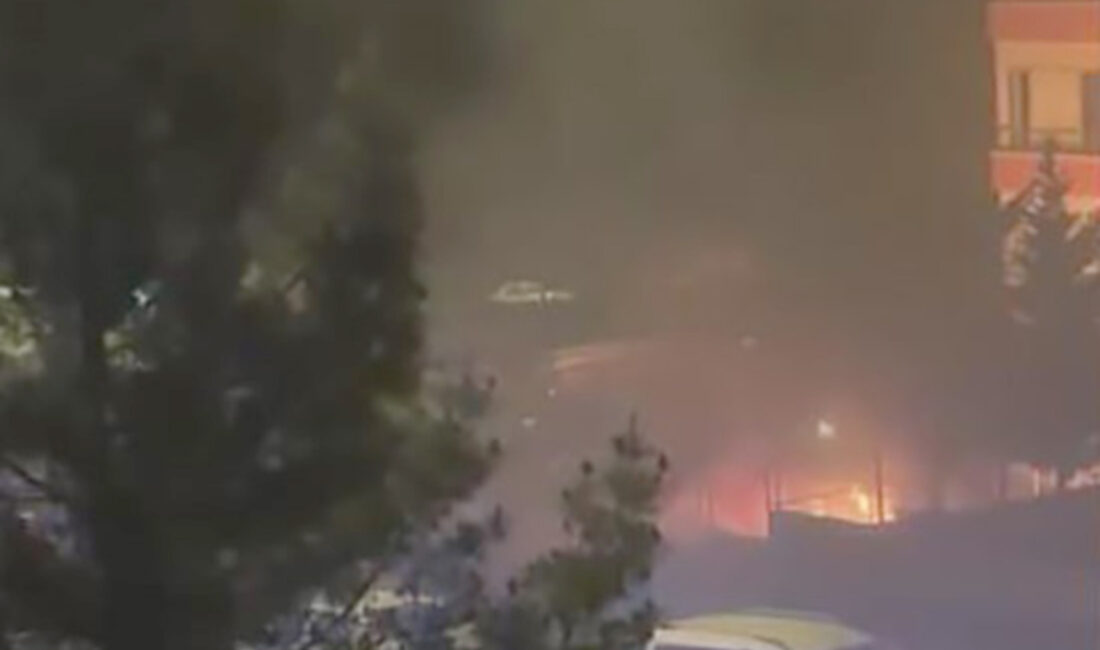 Ankara’da bilinmeyen bir nedenden dolayı yanmaya başlayan otomobil itfaiye ekiplerinin