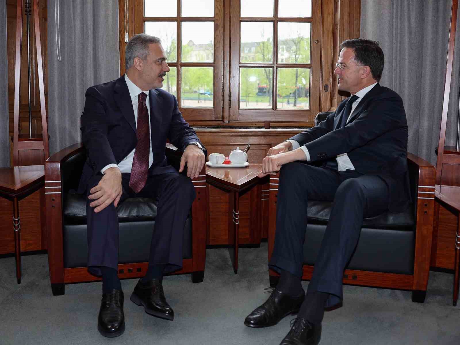 Dışişleri Bakanı Hakan Fidan, Lahey’de Hollanda Başbakanı Mark Rutte ile