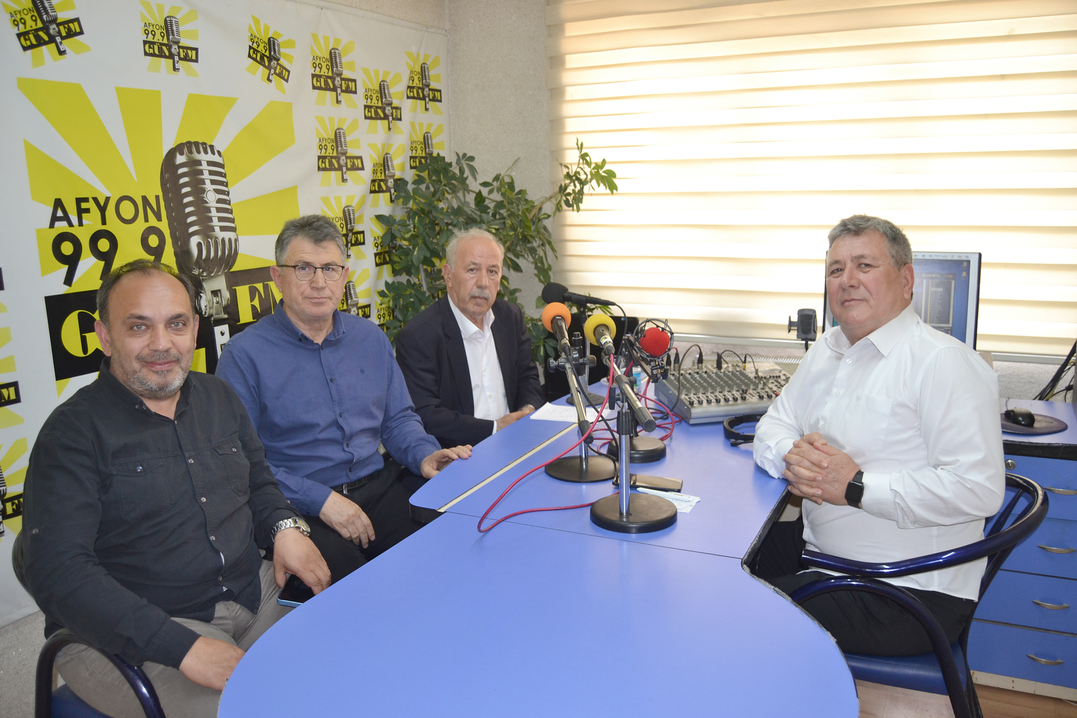 Gün FM’de yayınlanan Basın Odası programında Afyon Belediyesi başkanlık makamında