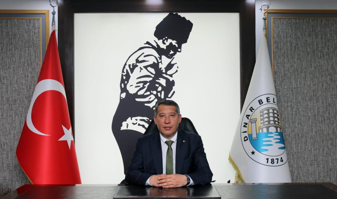Dinar Belediye Başkanı Veysel Topçu devir teslim törenin ardından görevine