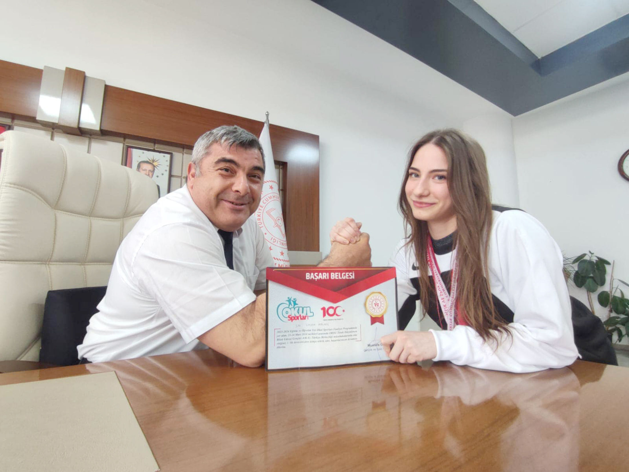 Bilek Güreşi Şampiyonasında A- Genç Kızlar 50 kg. sol kolda