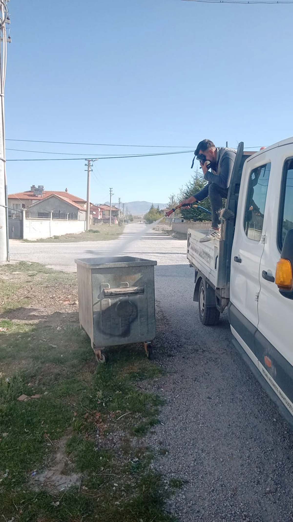 Bolvadin Belediyesi Park ve Bahçeler Müdürlüğü ekipleri, ilçenin genelinde sivrisinek