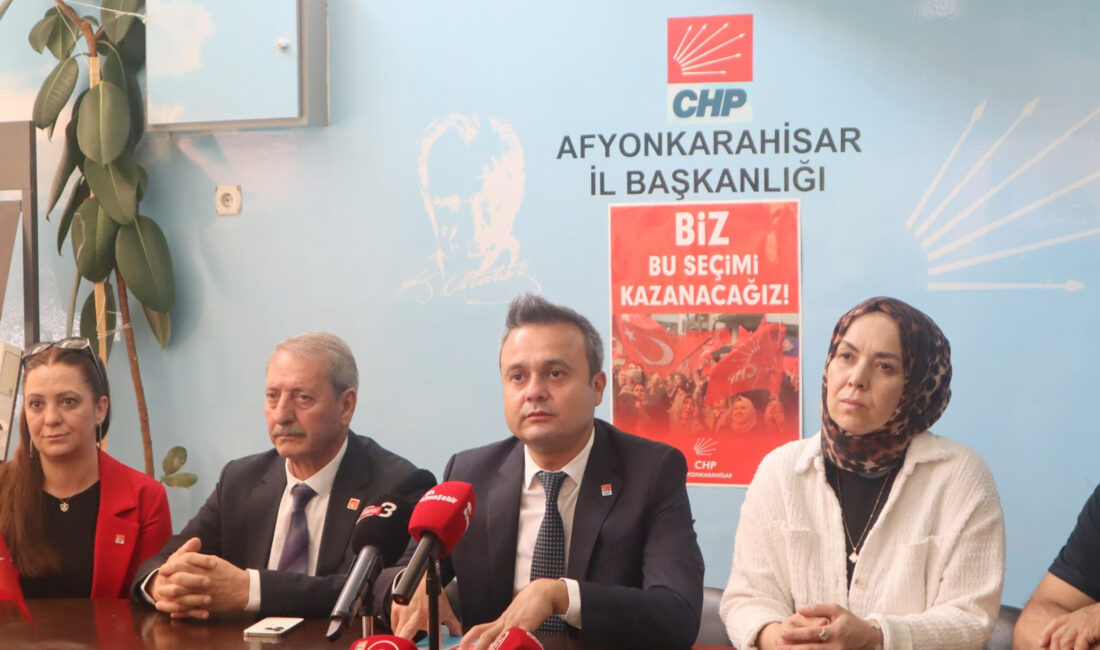   CHP İl Başkanlığında basın toplantısı düzenleyen CHP İl Başkanı