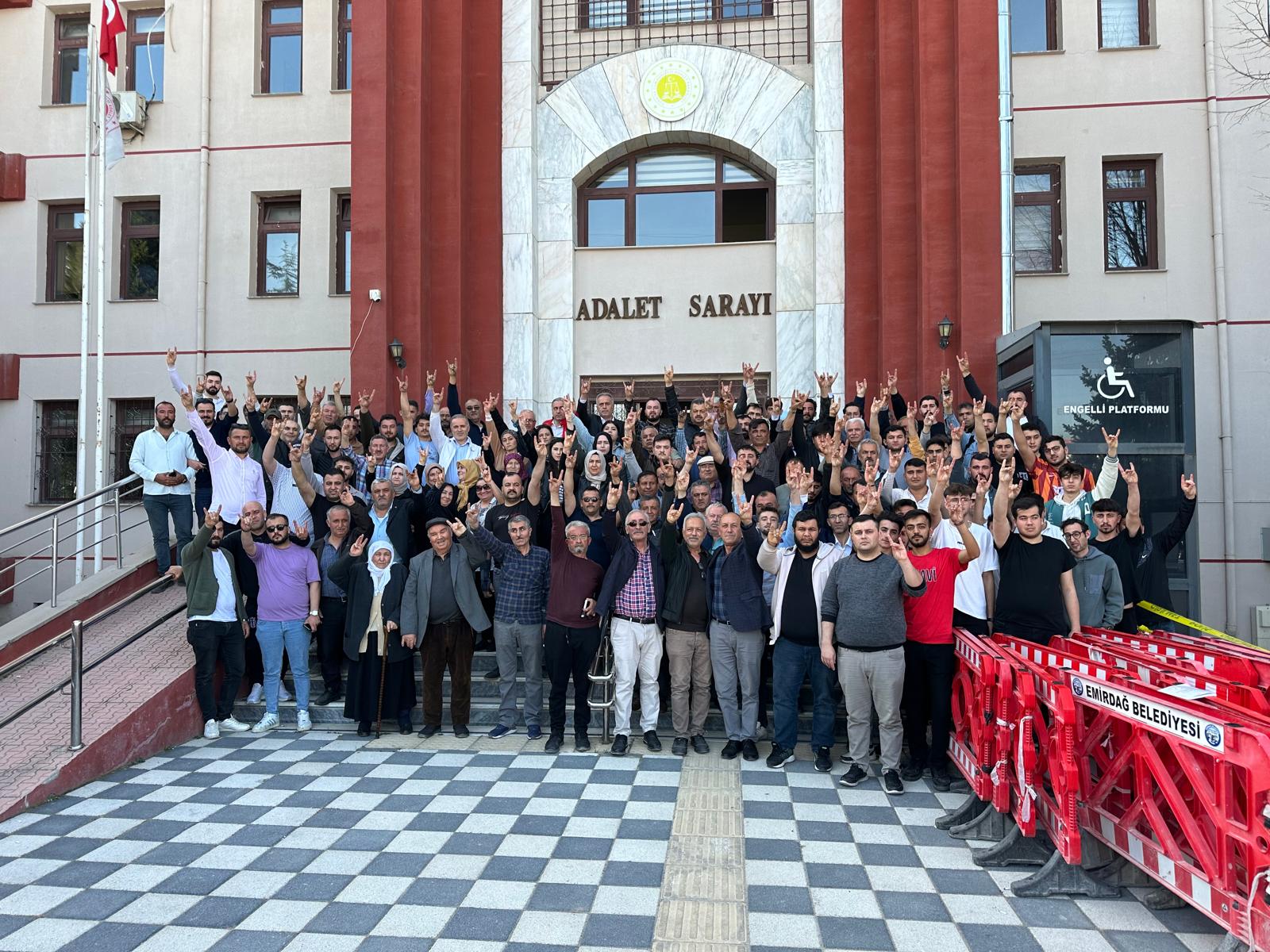 Afyonkarahisar’ın Emirdağ ilçesinde, belediye başkanlığı seçiminde sandıklardan çıkan tüm oyların