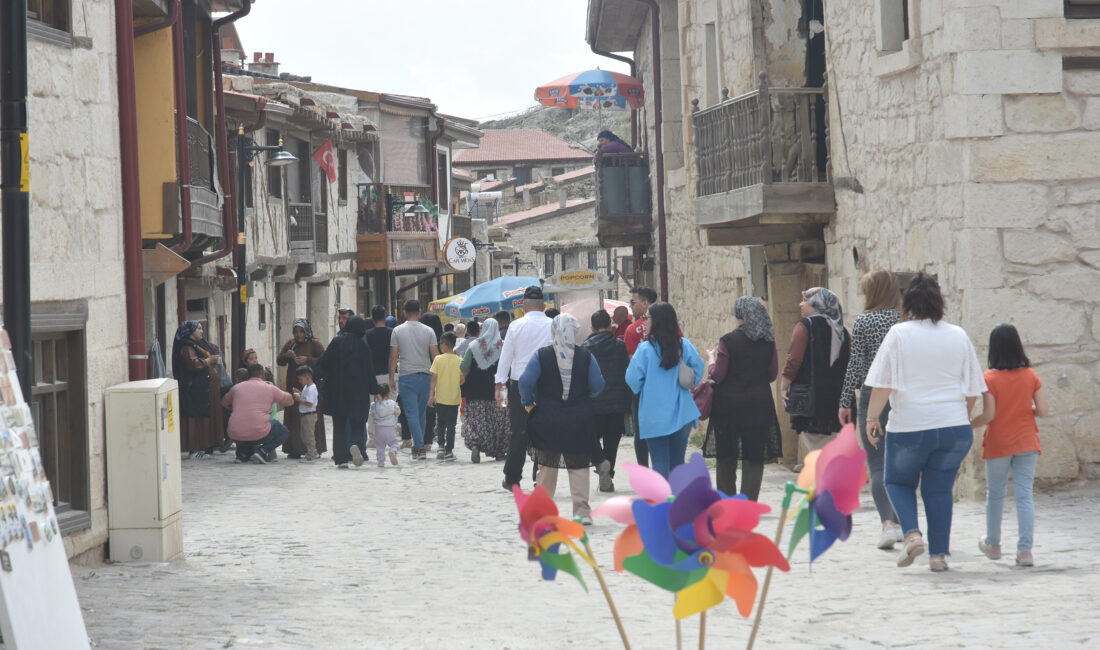 Afyonkarahisar’ın İhsaniye ilçesindeki gözde turizm merkezi tarihi Frig Vadisi, Ramazan