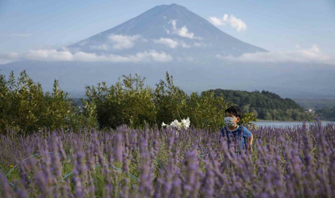 Japonya’nın en yüksek dağı olan Fuji Dağı’nın fotoğraflarını çekmek isteyen