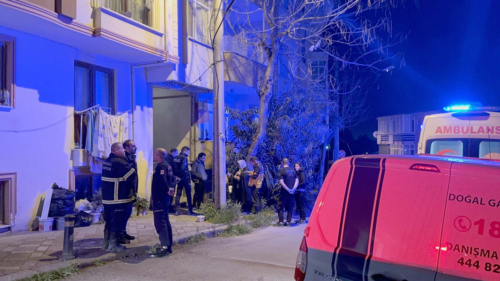   Kocaeli’nin Darıca ilçesinde 4 katlı binanın giriş dairesinde kombi