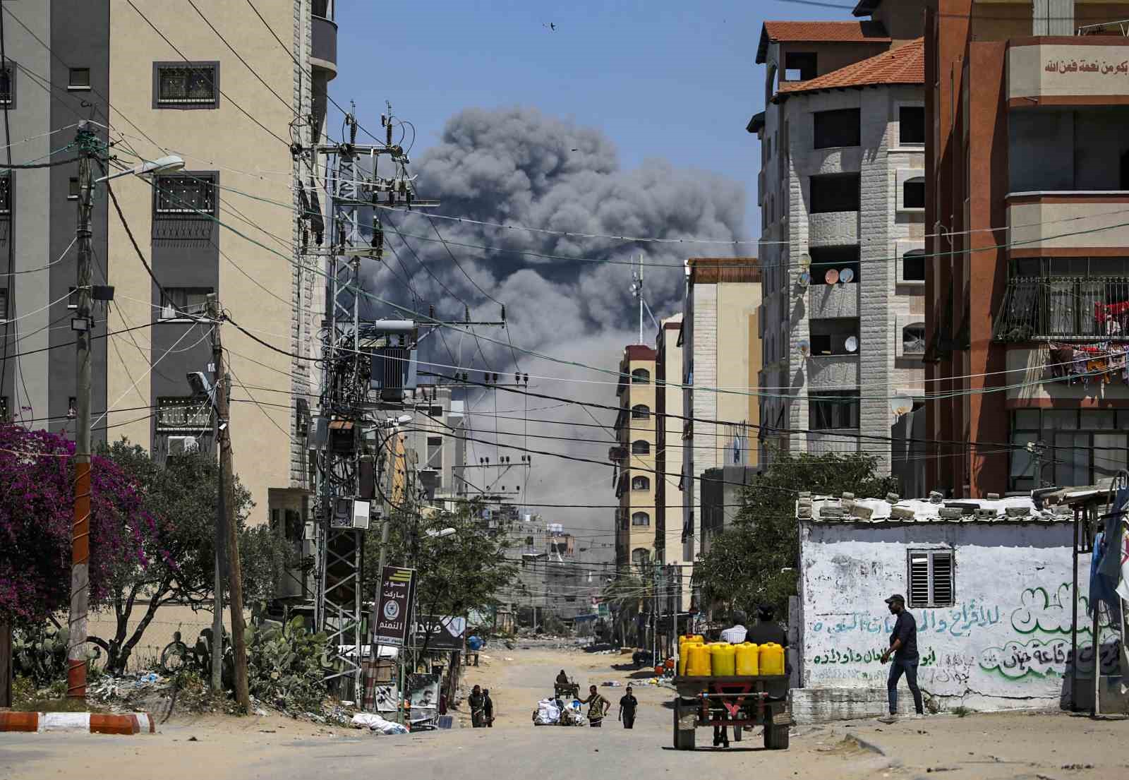 İsrail’in son 24 saatte Gazze Şeridi’ne düzenlediği saldırılarda 71 Filistinlinin