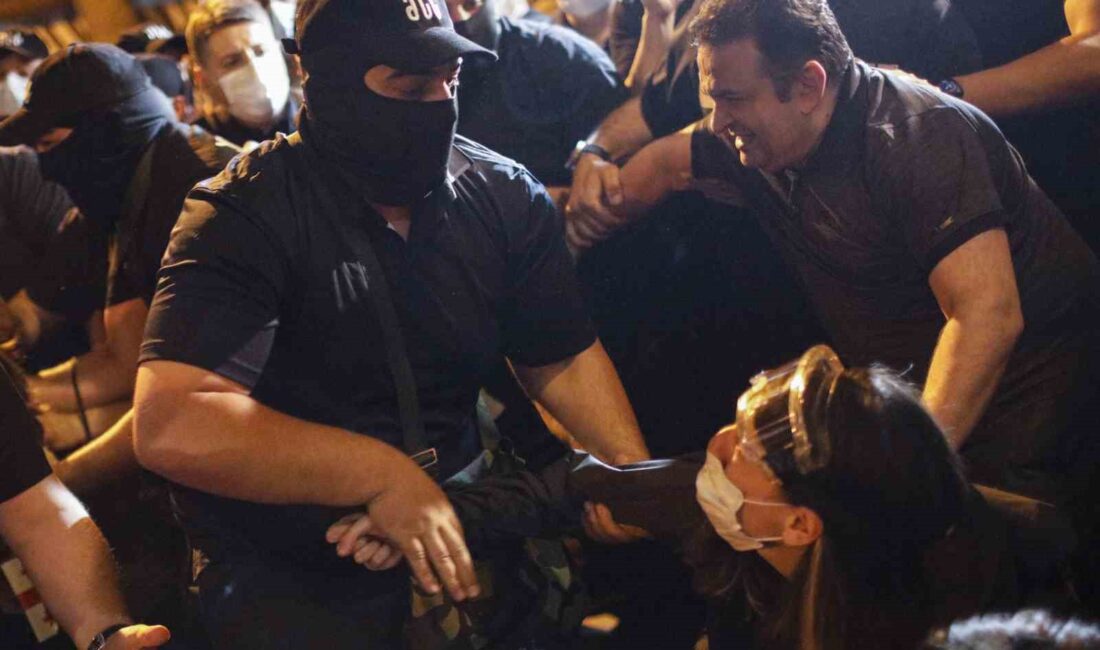 Gürcistan’da “Yabancı Etkinin Şeffaflığı” yasa tasarısına yönelik devam eden protestolara