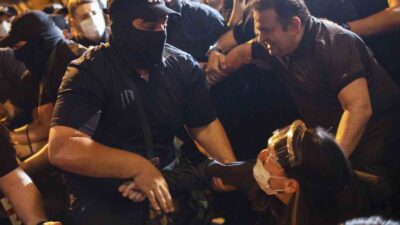 Gürcistan’da “Yabancı Etkinin Şeffaflığı” yasa tasarısına yönelik devam eden protestolara