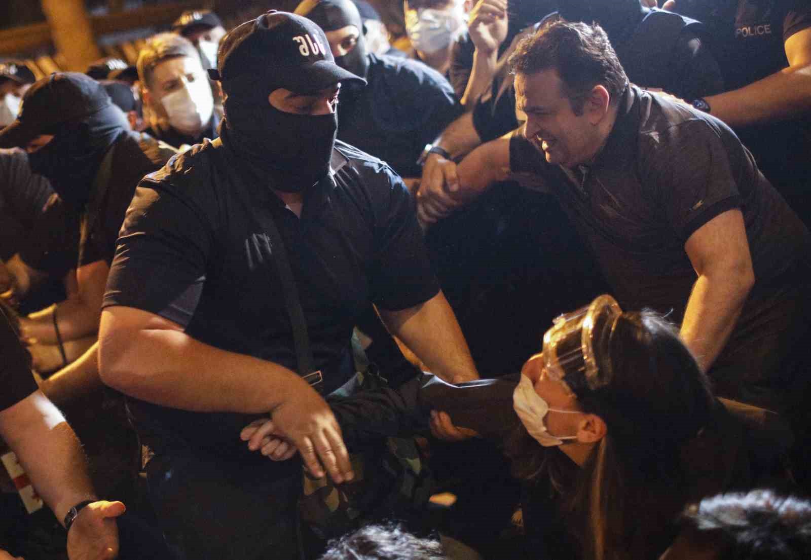 Gürcistan’da “Yabancı Etkinin Şeffaflığı” yasa tasarısına yönelik devam eden protestolara
