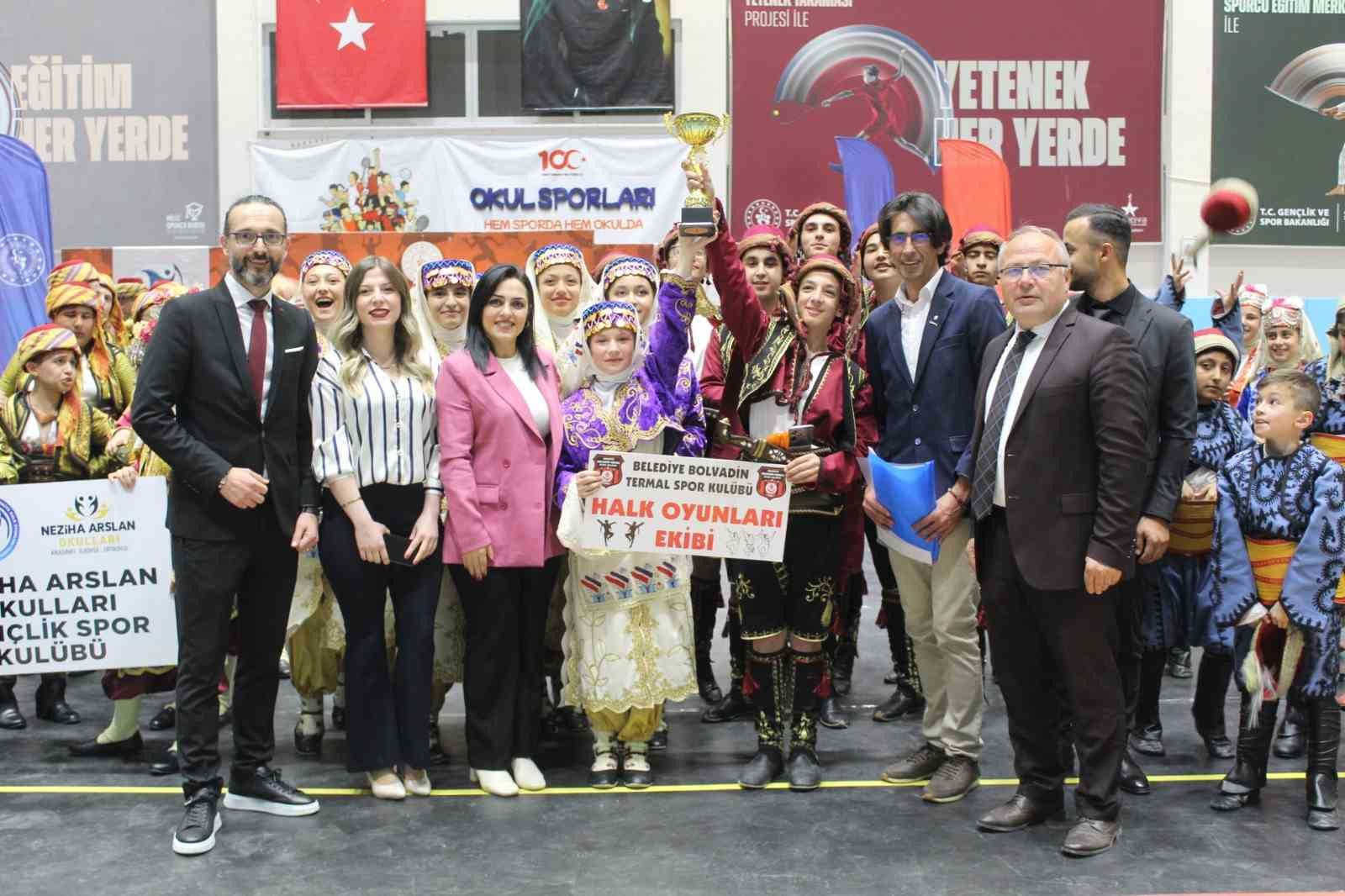 Afyonkarahisar’da düzenlenen Türkiye Halk Oyunları Kulüpler Arası il yarışmaları tamamlandı.