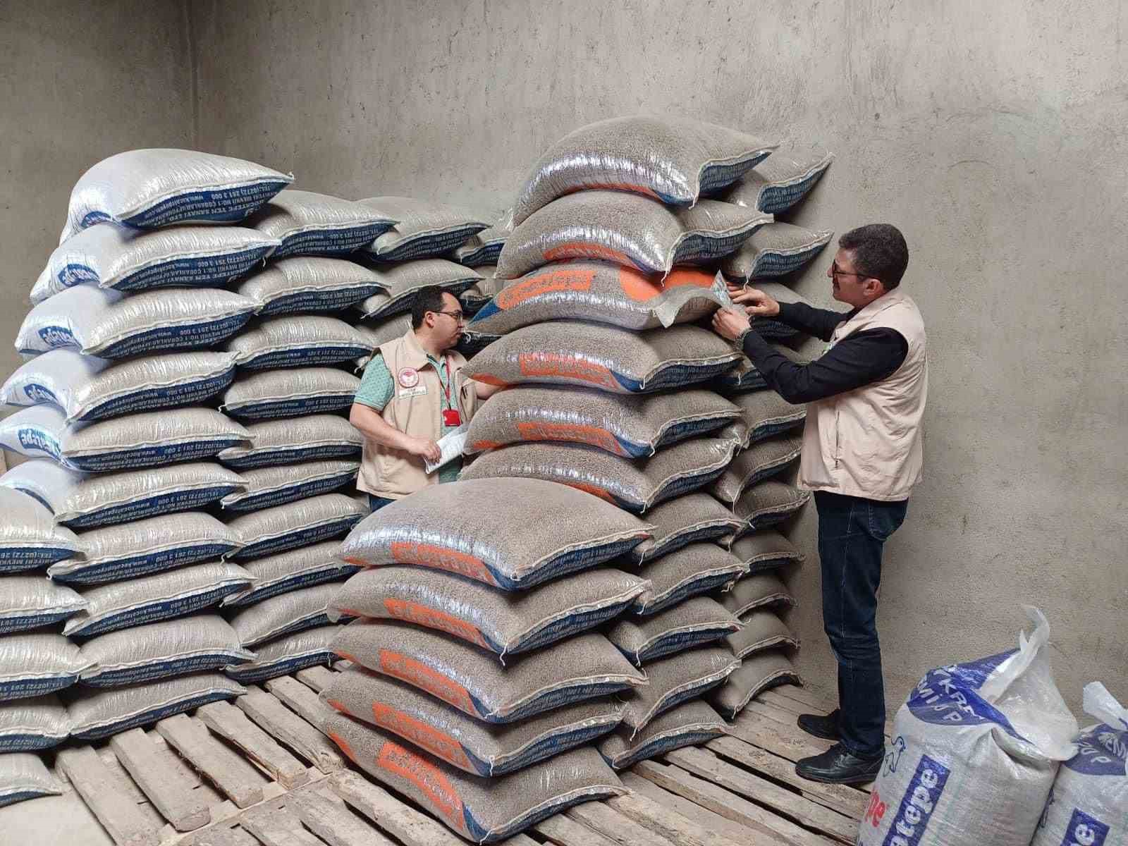 Afyonkarahisar Şuhut Tarım ve Orman Müdürlüğü ekipleri tarafından hayvan yemi