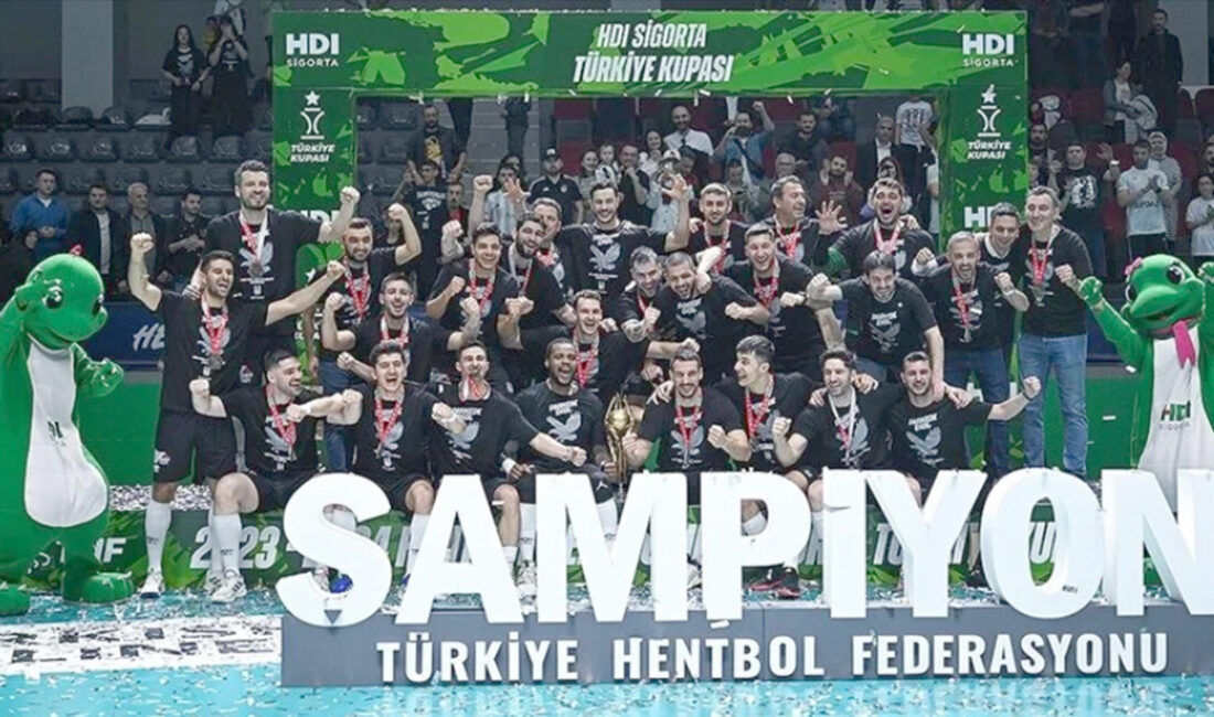 Hentbolda HDI Sigorta Erkekler Türkiye Kupası’nı final maçında Spor Toto’yu
