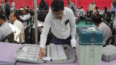 Hindistan’da 6 hafta sürecek “dünyanın en büyük seçimi” için oy