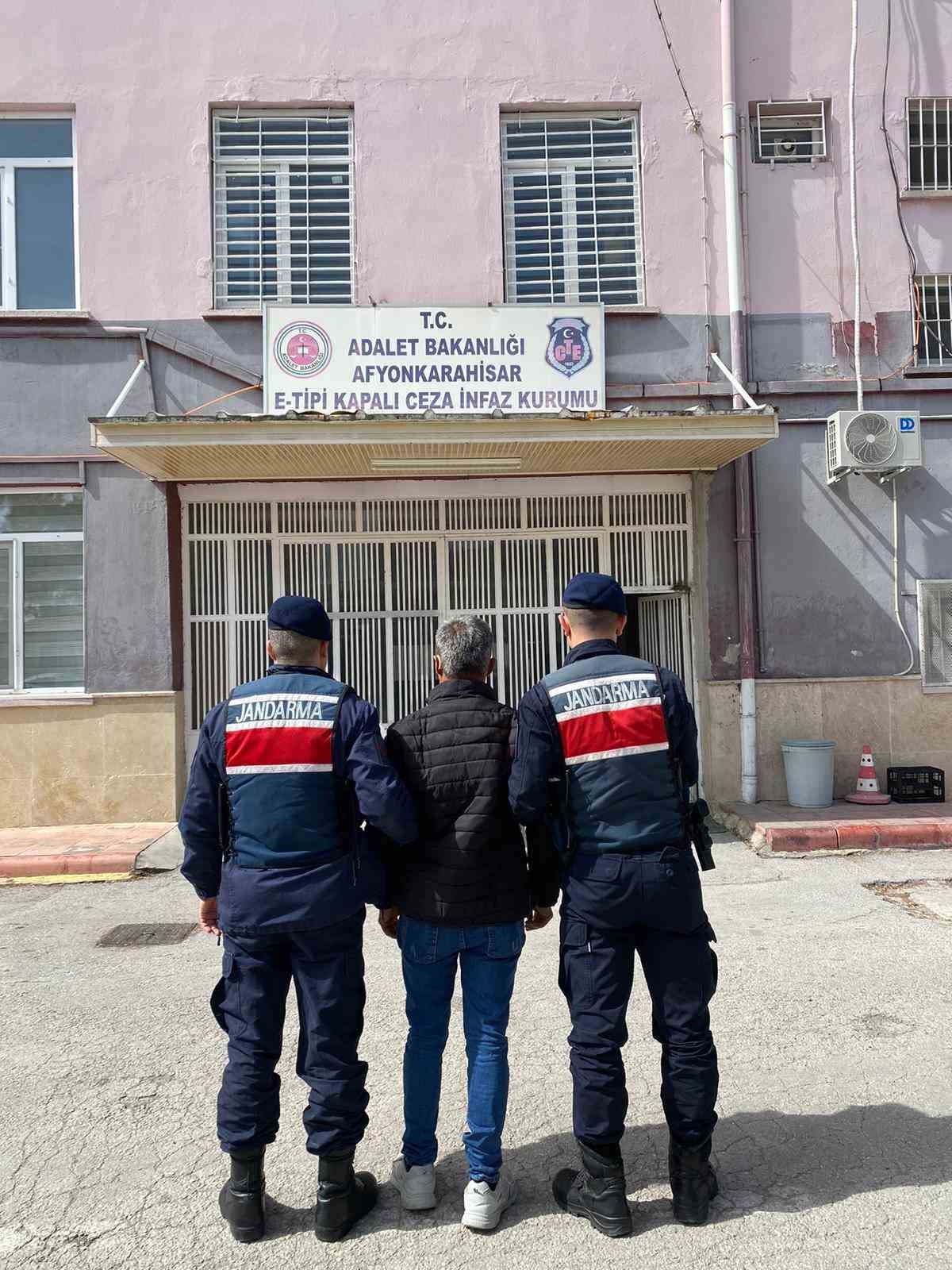 Afyonkarahisar’da hırsızlık suçundan 4 yıl hapis cezası ile aranan şahıs
