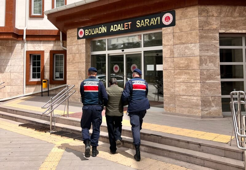Bolvadin ilçesinde jandarma ekipleri, kasten yaralama suçundan hapis cezası bulunan