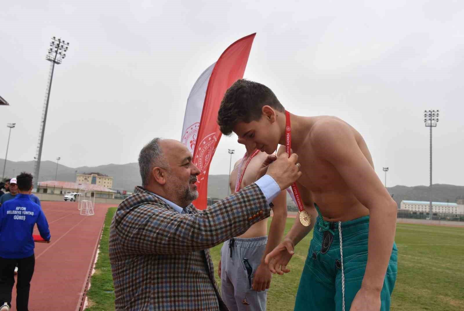 Okul Sporları faaliyetleri kapsamında Afyonkarahisar’da İlk kez Karakucak Güreşi müsabakaları