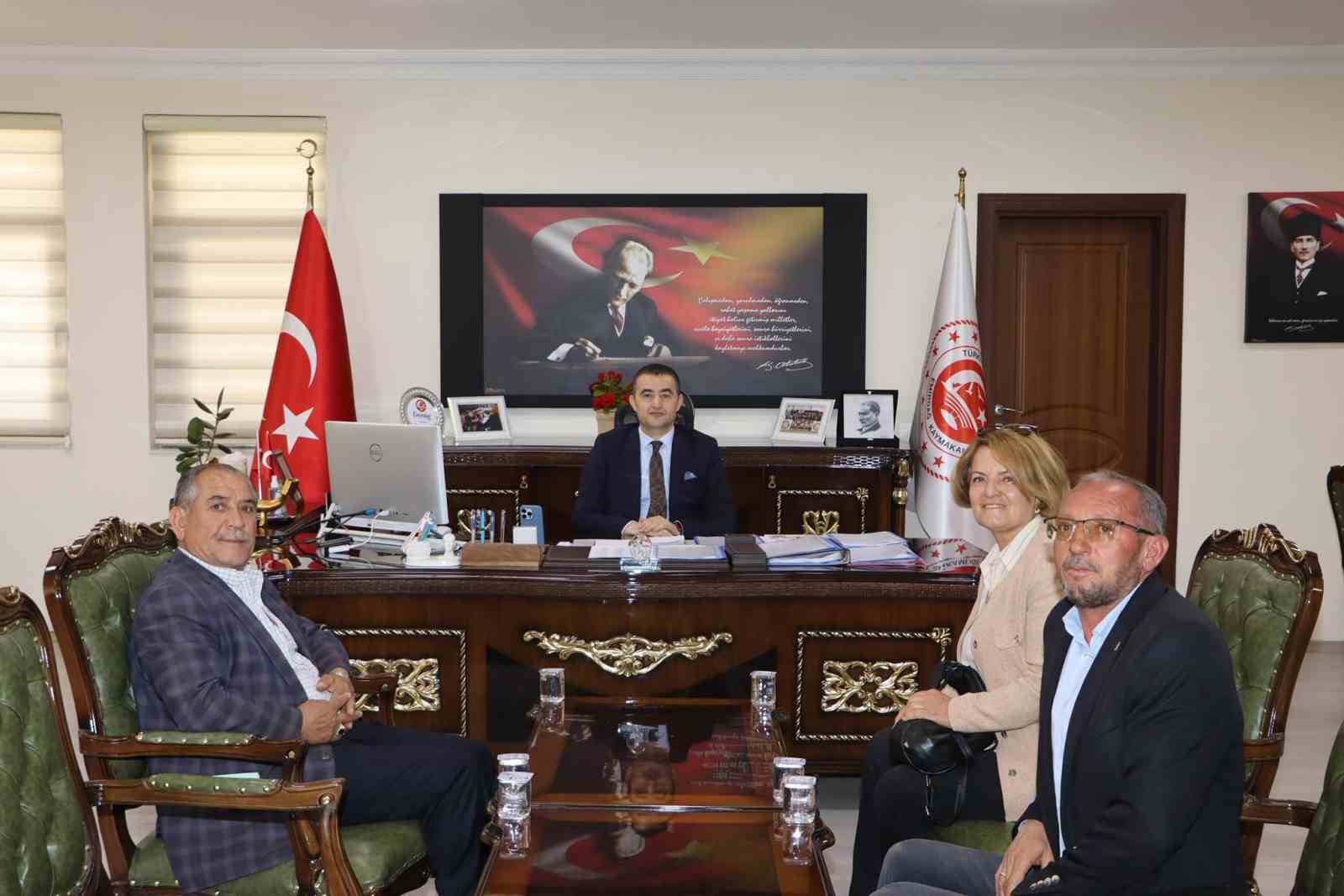 AFYONKARAHİSAR EMİRDAĞ KAYMAKAMI OSMAN BİLİCİ, SEÇİMLERİN ARDINDAN YENİ SEÇİLEN MUHTARLARLA