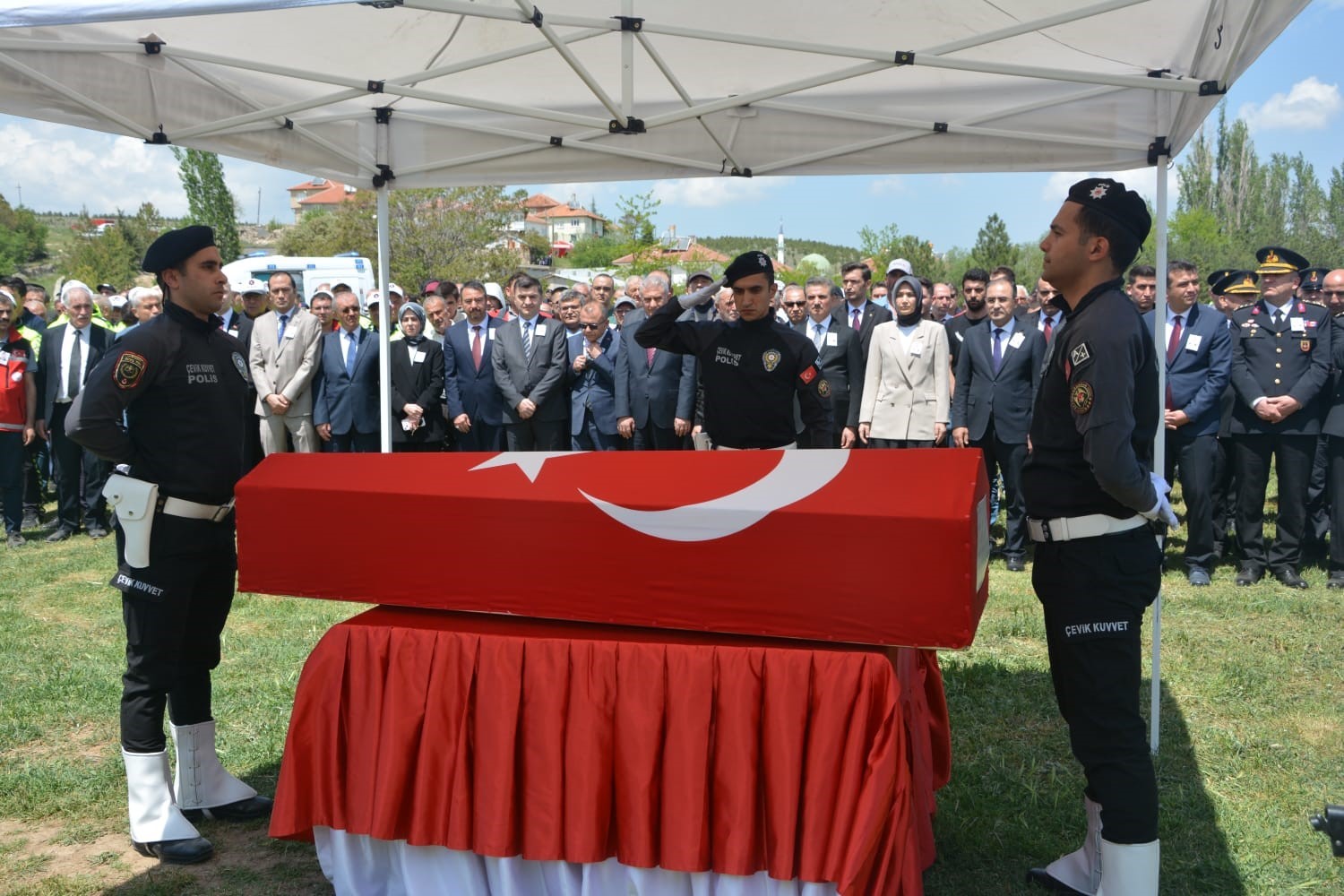 Isparta’da görevi başında otomobilin çarpması sonucu şehit olan Polis Memuru