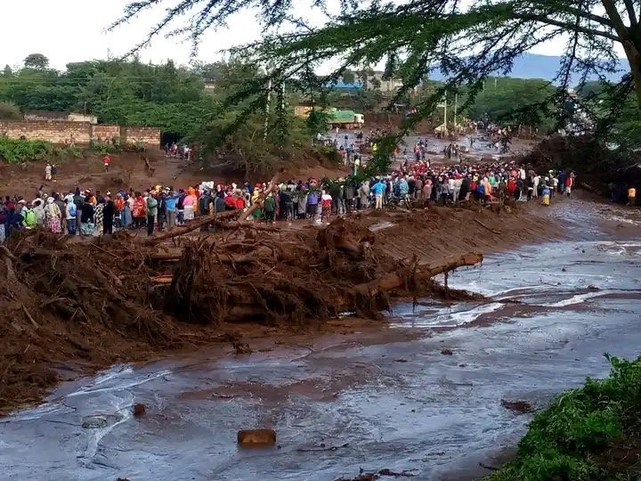 Kenya’da şiddetli yağışların ardından barajın çökmesi sonucu en az 42