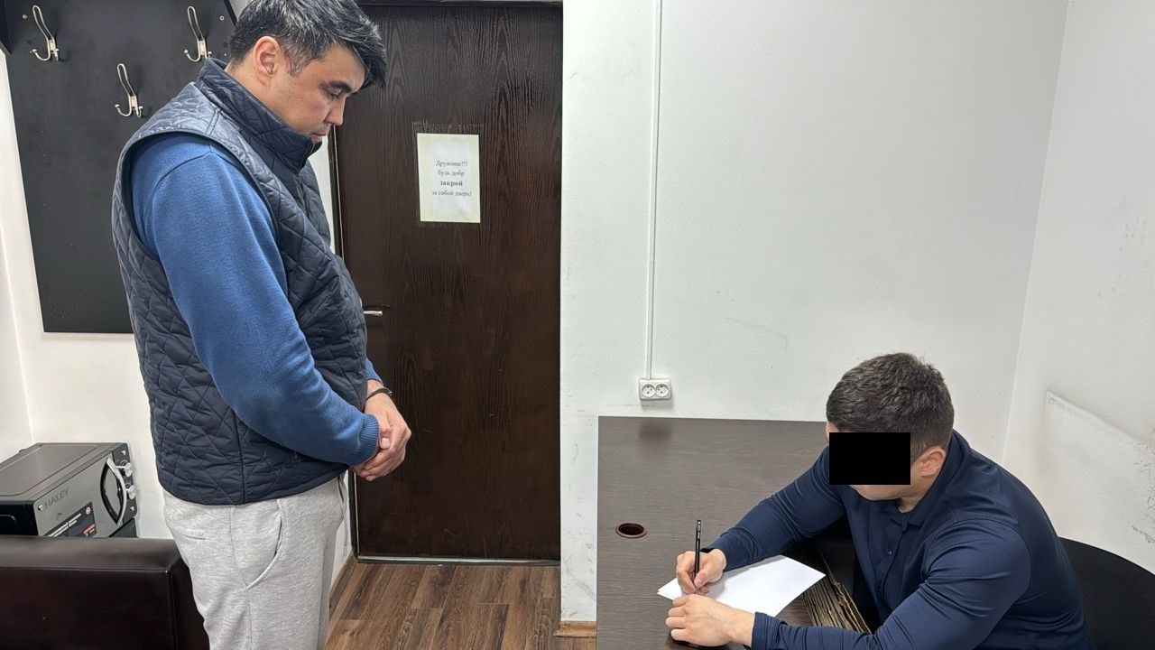 Kırgızistan’da miting düzenleyerek darbe girişimi organize etmekle suçlanan 41 yaşındaki