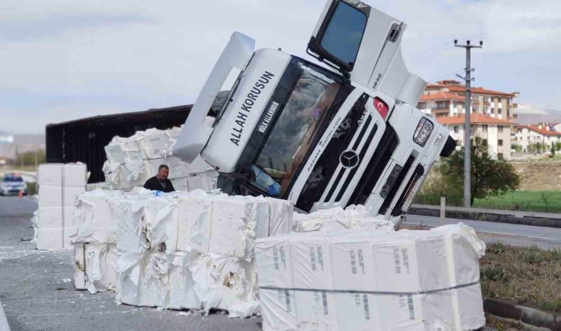 Afyonkarahisar’da kontrolden çıkan selüloz yüklü tır devrilirken, olayda ölen ya