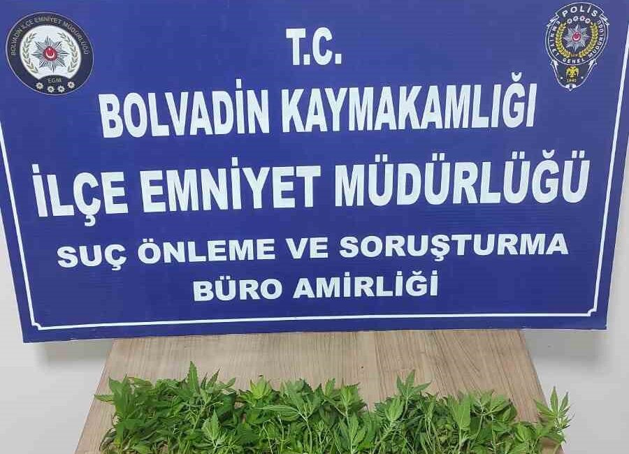 Afyonkarahisar’da polis tarafından bir eve yapılan baskında kova içerisine ekili