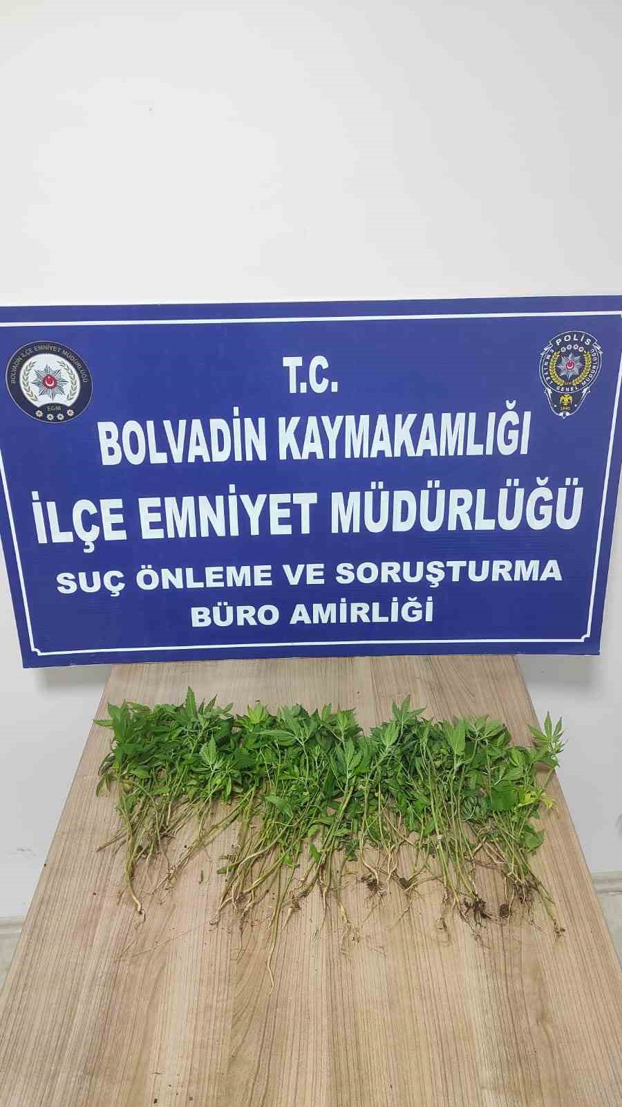 Afyonkarahisar’da polis tarafından bir eve yapılan baskında kova içerisine ekili